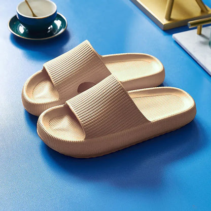 Luxuriöse Sommerschlappen für Zuhause™